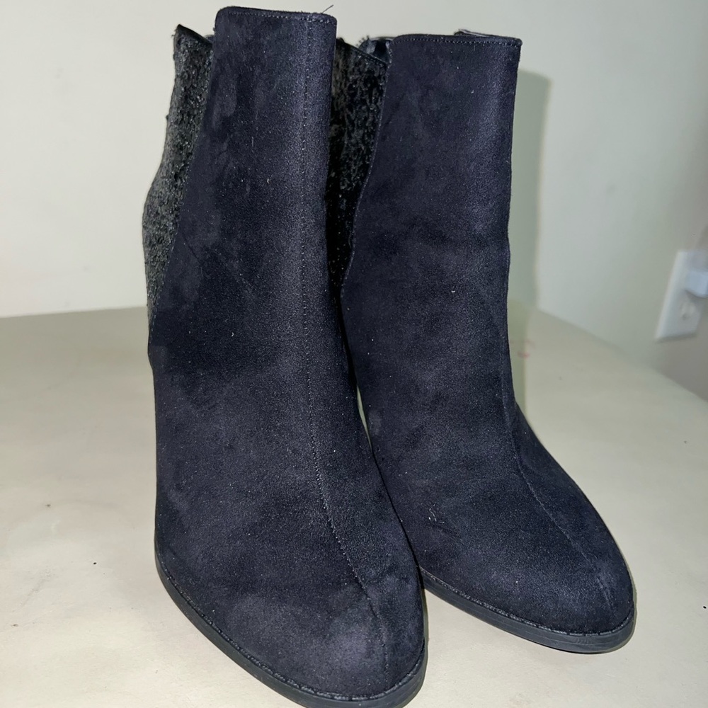 Florsheim Black Suede Pointed Toe Ankle Booties – Vintage